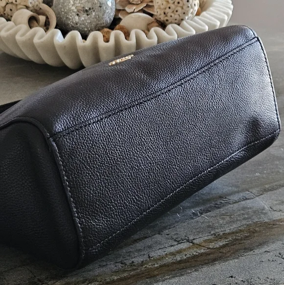 Coach Turn-Lock Chain Leather Tote Bag 2022 - Picture 10 of 16